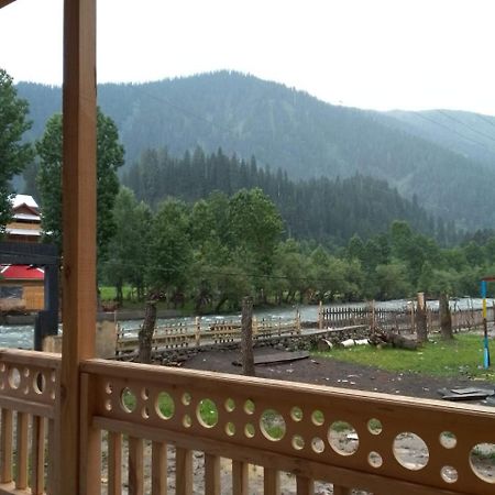 Riverbank Hotel Taobut Neelum Valley Azad Kashmir Taobat المظهر الخارجي الصورة