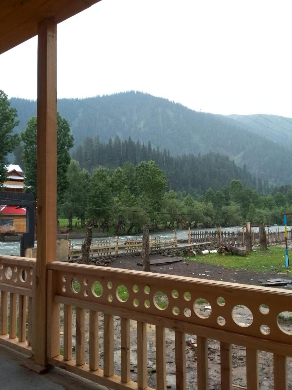 Riverbank Hotel Taobut Neelum Valley Azad Kashmir Taobat المظهر الخارجي الصورة